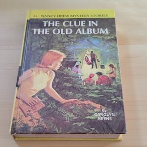Nancy Drew #24 The Clue on the Old Album